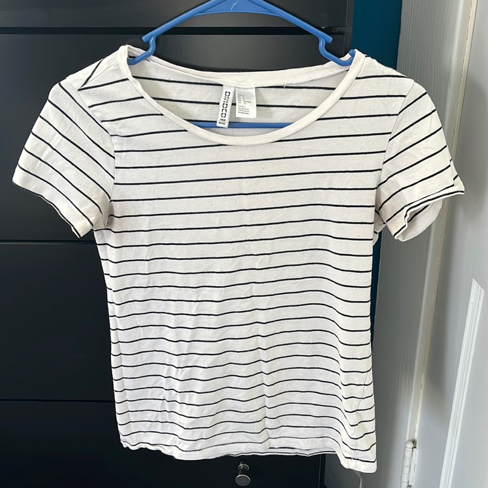 S women’s H&M black and white stripped t-shirt